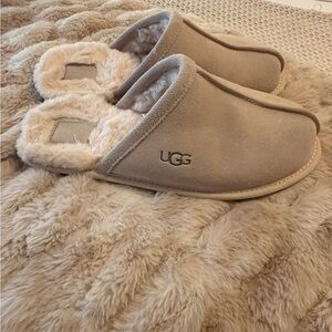 UGG Women's Tan Cozy Shearling Lined Slippers